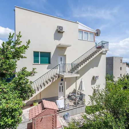 Lct Vista Apartment Split