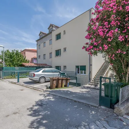 Lct Vista Apartment Split